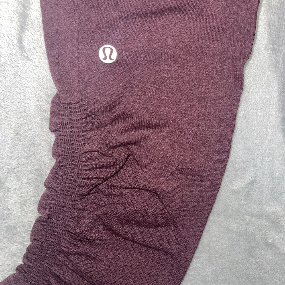 Lululemon Women's‎ In the Flow Seamless Cropped Leggings Burgundy Size 4 EUC